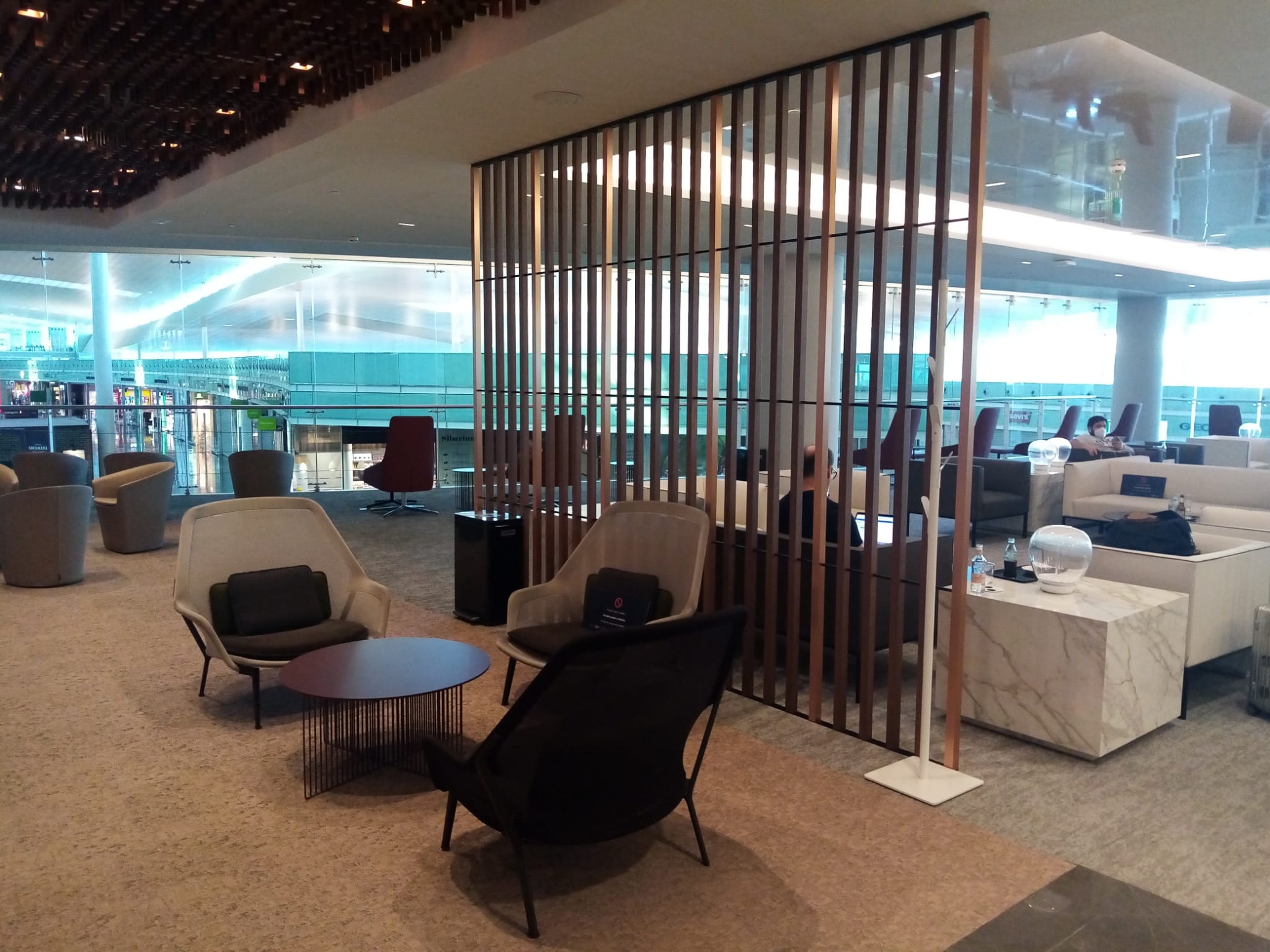 Premium Air Lounge. Vip lounge Pau Casals at Barcelona airport. Best VIP lounge of the world by Priority Pass. Shengen flyes.